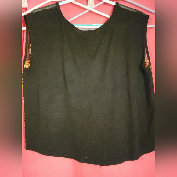 marianne, 1X, sheer black with gemstone looking pattern. - Picture 3 of 4